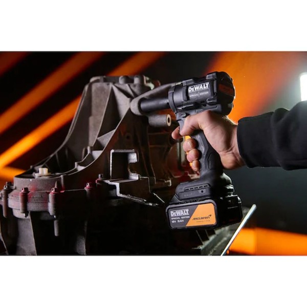 Σετ Μπουλονόκλειδο και Παλμικό - 2 X 5AH 18V XR Brushless Dewalt McLaren (DCK2224MP2T-QW)